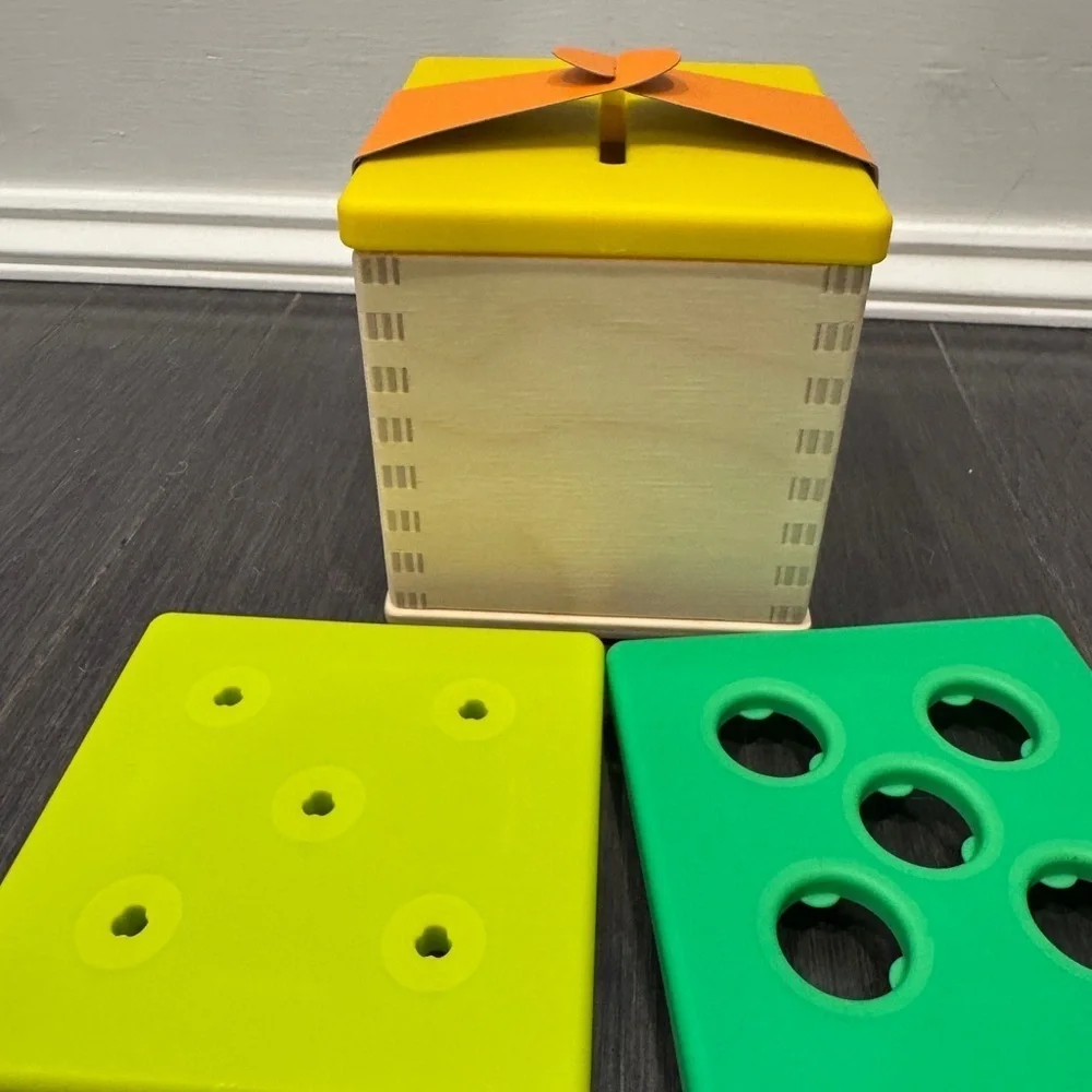 NWT Lovevery Babbler Kit Coin Carrot Fine Motor Colorful Wooden Box for Toddler